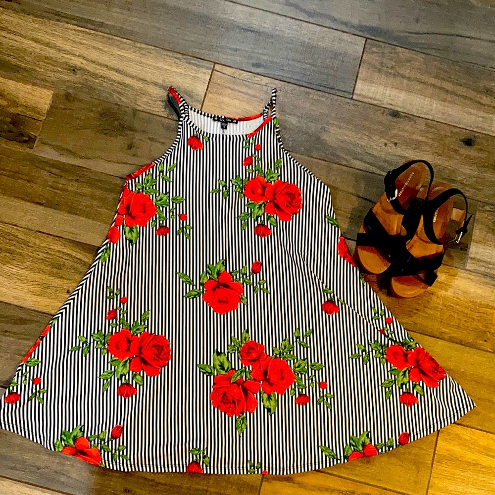 Beautiful rose floral dress!